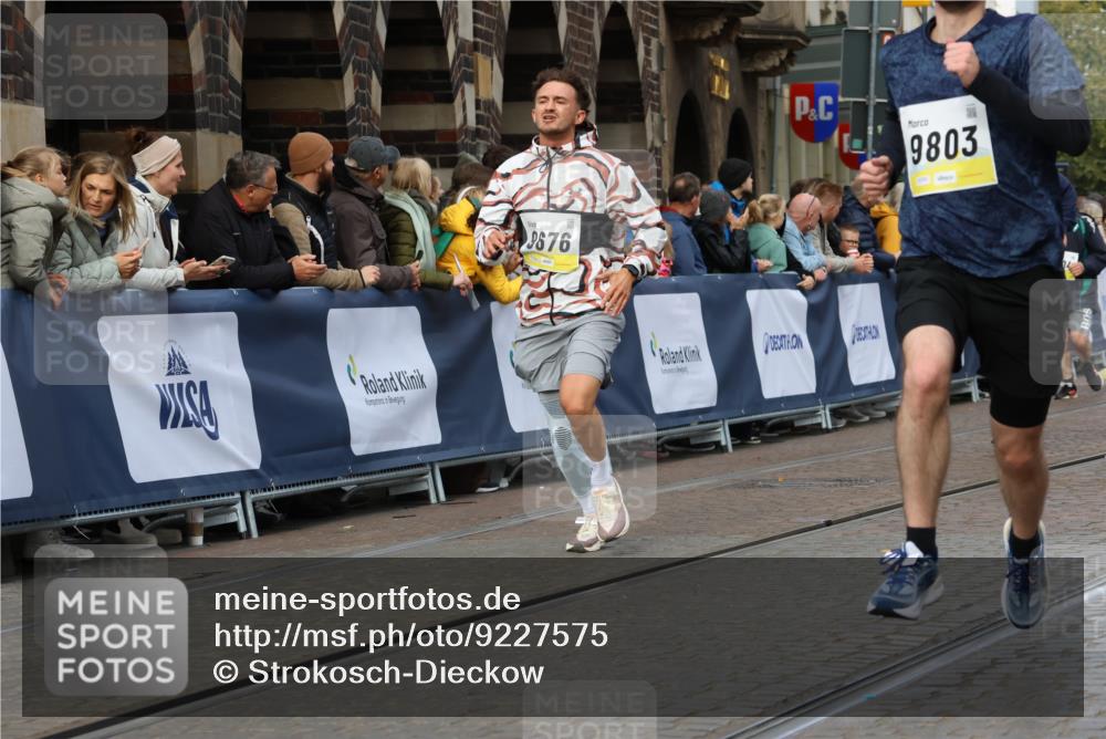 05.10.2025 - 20. swb-Marathon Bremen Strokosch-Dieckow http://msf.ph/oto/9227575 05.10.2025 10:50:03 Ziel 9485, 9645, 9676, 9693, 9787, 9803, 10246, 10543, 10868, 11104, 11208, 11288, 11295, 11621 meine-sportfotos.de