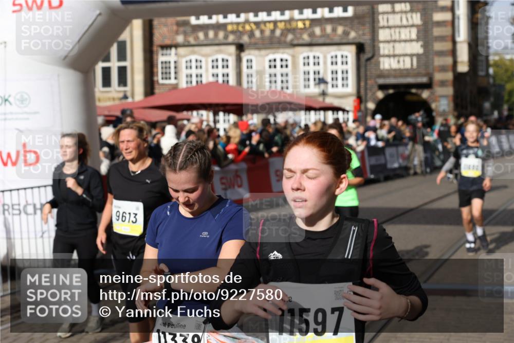 05.10.2025 - 20. swb-Marathon Bremen Yannick Fuchs http://msf.ph/oto/9227580 05.10.2025 11:01:22 Ziel 9182, 9443, 9613, 9880, 10544, 10762, 10914, 11337, 11338, 11524, 11597, 11680 meine-sportfotos.de