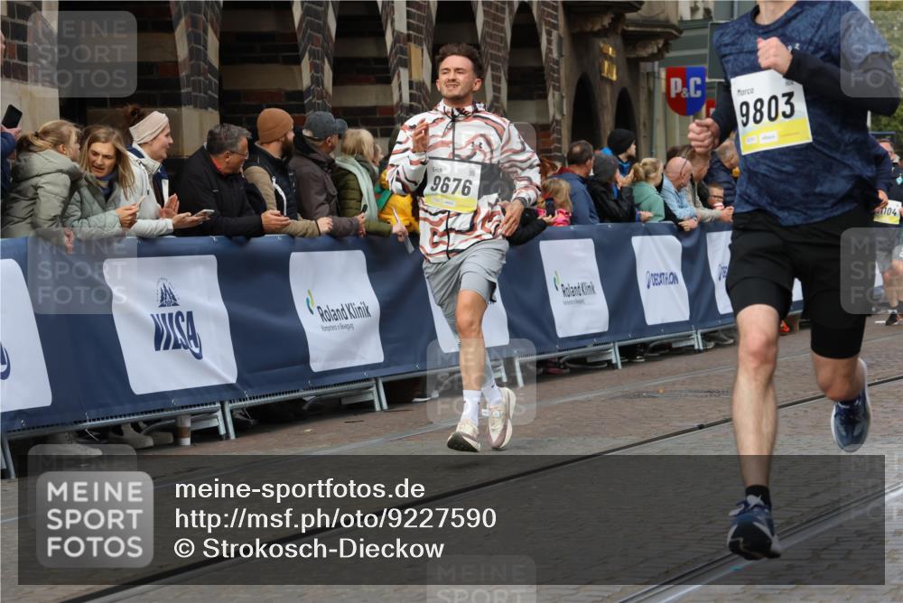 05.10.2025 - 20. swb-Marathon Bremen Strokosch-Dieckow http://msf.ph/oto/9227590 05.10.2025 10:50:03 Ziel 9485, 9645, 9676, 9693, 9787, 9803, 10246, 10543, 10868, 11104, 11208, 11288, 11295, 11621 meine-sportfotos.de