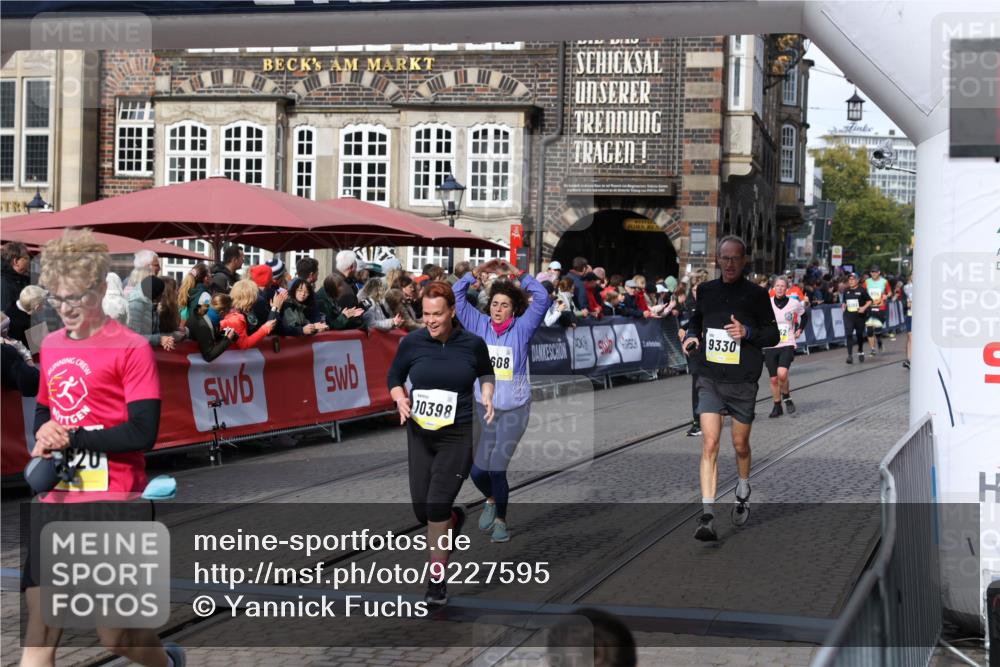 05.10.2025 - 20. swb-Marathon Bremen Yannick Fuchs http://msf.ph/oto/9227595 05.10.2025 10:58:17 Ziel 9330, 9576, 9582, 9634, 9952, 10127, 10377, 10395, 10398, 10459, 10620, 11058, 11562, 11608 meine-sportfotos.de
