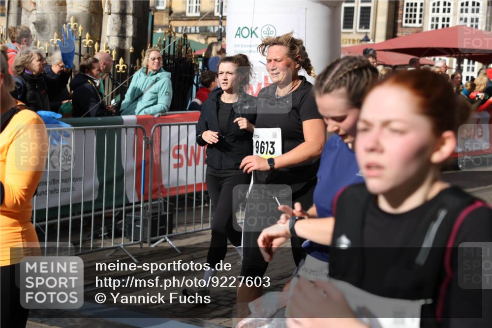 05.10.2025 - 20. swb-Marathon Bremen Yannick Fuchs http://msf.ph/oto/9227603 05.10.2025 11:01:23 Ziel 9182, 9613, 9925, 10544, 10762, 10914, 11337, 11338, 11597, 11680 meine-sportfotos.de