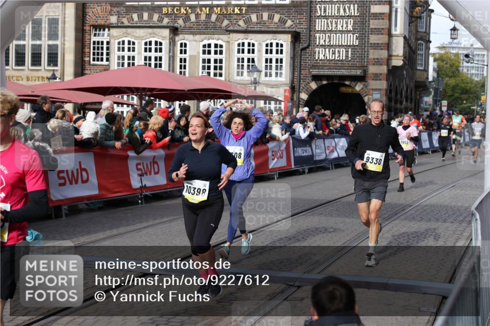05.10.2025 - 20. swb-Marathon Bremen Yannick Fuchs http://msf.ph/oto/9227612 05.10.2025 10:58:17 Ziel 9330, 9576, 9582, 9634, 9952, 10127, 10377, 10395, 10398, 10459, 10620, 11058, 11562, 11608 meine-sportfotos.de