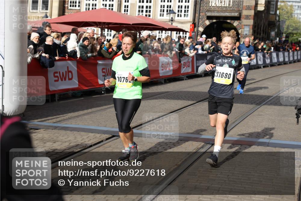 05.10.2025 - 20. swb-Marathon Bremen Yannick Fuchs http://msf.ph/oto/9227618 05.10.2025 11:01:23 Ziel 9182, 9613, 9925, 10544, 10762, 10914, 11337, 11338, 11597, 11680 meine-sportfotos.de