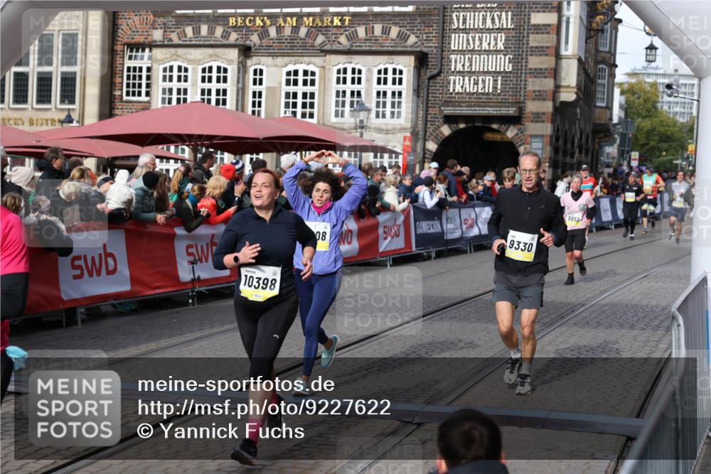 05.10.2025 - 20. swb-Marathon Bremen Yannick Fuchs http://msf.ph/oto/9227622 05.10.2025 10:58:18 Ziel 9330, 9576, 9582, 9634, 9952, 10127, 10377, 10395, 10398, 10459, 10620, 11058, 11562, 11608 meine-sportfotos.de