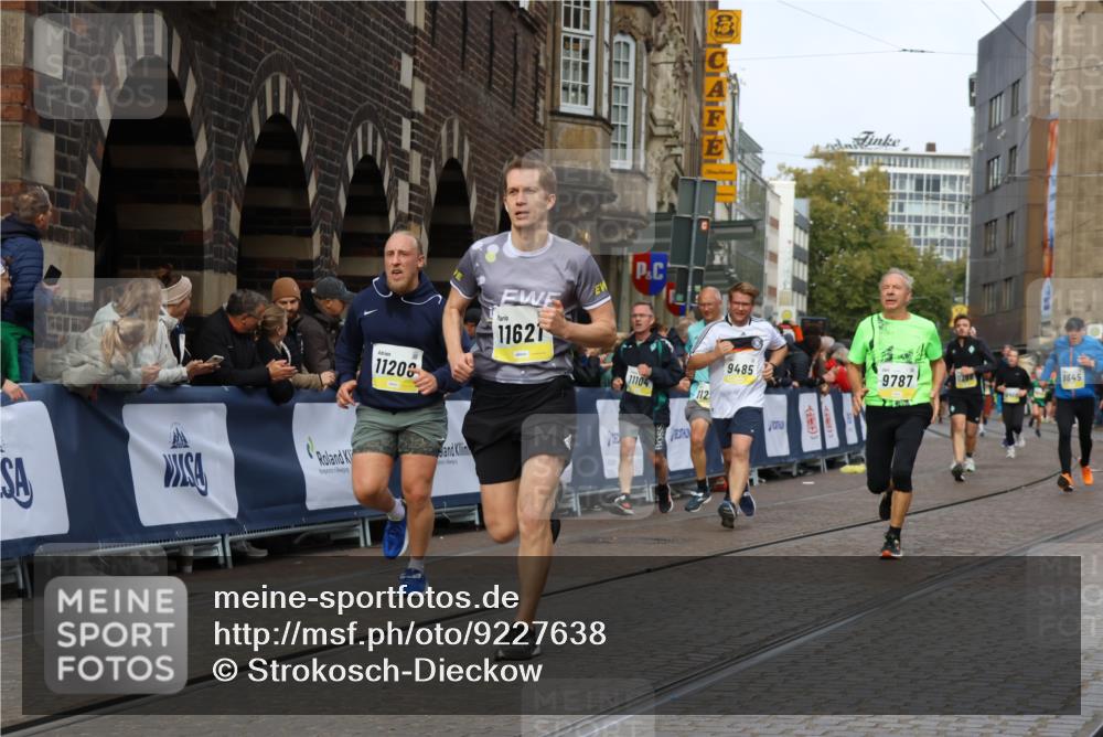 05.10.2025 - 20. swb-Marathon Bremen Strokosch-Dieckow http://msf.ph/oto/9227638 05.10.2025 10:50:05 Ziel 9485, 9645, 9676, 9689, 9787, 10246, 10868, 11104, 11208, 11288, 11295, 11621 meine-sportfotos.de