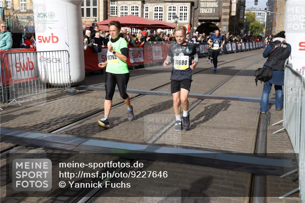 05.10.2025 - 20. swb-Marathon Bremen Yannick Fuchs http://msf.ph/oto/9227646 05.10.2025 11:01:24 Ziel 9182, 9613, 9925, 10544, 10762, 10914, 11337, 11338, 11597, 11680, 11688 meine-sportfotos.de