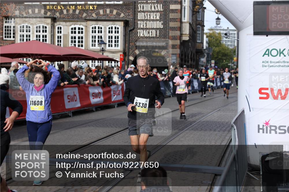 05.10.2025 - 20. swb-Marathon Bremen Yannick Fuchs http://msf.ph/oto/9227650 05.10.2025 10:58:18 Ziel 9330, 9576, 9582, 9634, 9952, 10127, 10377, 10395, 10398, 10459, 10620, 11058, 11562, 11608 meine-sportfotos.de