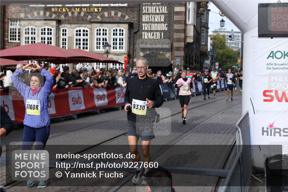 05.10.2025 - 20. swb-Marathon Bremen Yannick Fuchs http://msf.ph/oto/9227660 05.10.2025 10:58:18 Ziel 9330, 9576, 9582, 9634, 9952, 10127, 10377, 10395, 10398, 10459, 10620, 11058, 11562, 11608 meine-sportfotos.de
