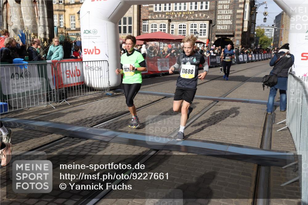 05.10.2025 - 20. swb-Marathon Bremen Yannick Fuchs http://msf.ph/oto/9227661 05.10.2025 11:01:24 Ziel 9182, 9613, 9925, 10544, 10762, 10914, 11337, 11338, 11597, 11680, 11688 meine-sportfotos.de