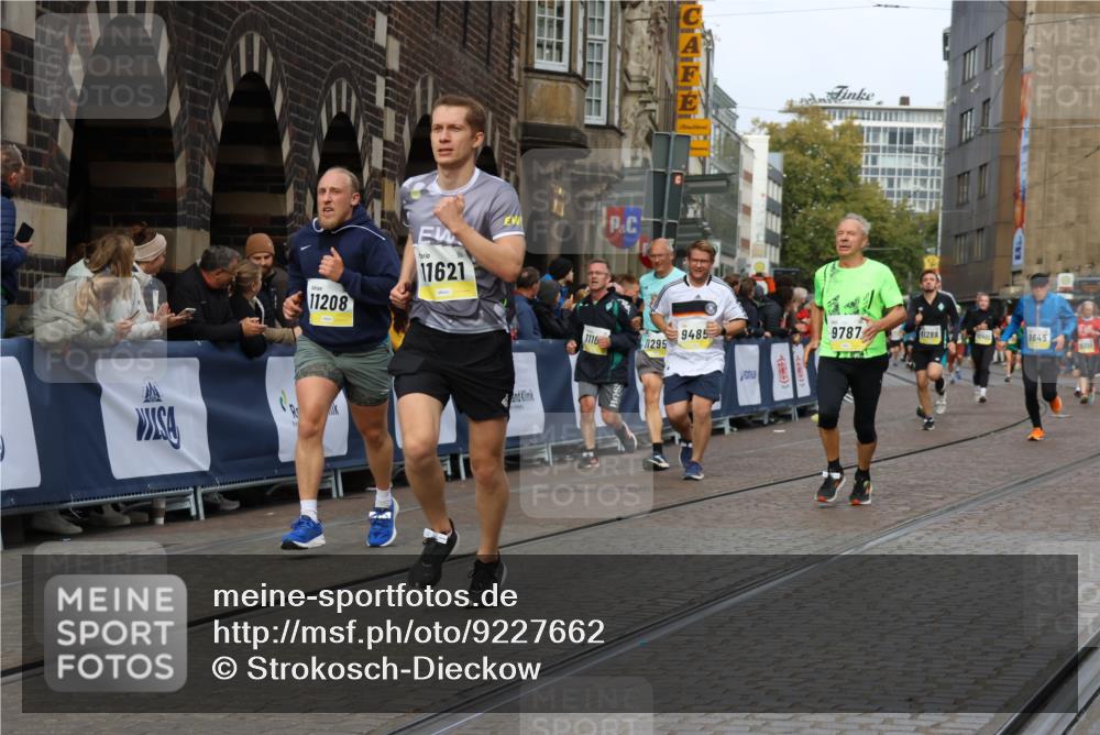 05.10.2025 - 20. swb-Marathon Bremen Strokosch-Dieckow http://msf.ph/oto/9227662 05.10.2025 10:50:05 Ziel 9485, 9645, 9676, 9689, 9787, 10246, 10868, 11104, 11208, 11288, 11295, 11621 meine-sportfotos.de