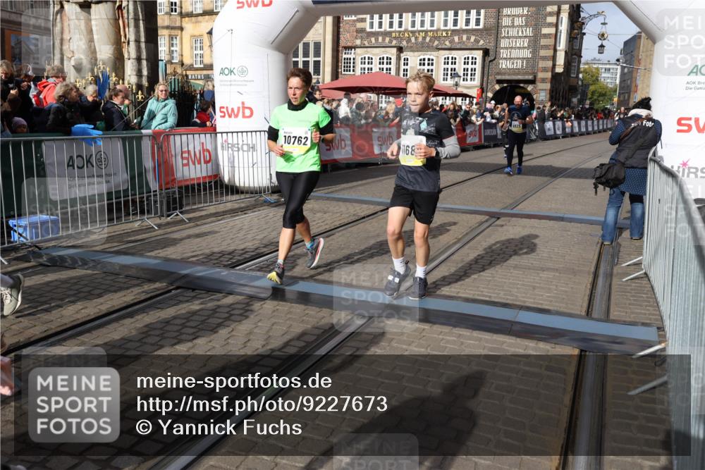05.10.2025 - 20. swb-Marathon Bremen Yannick Fuchs http://msf.ph/oto/9227673 05.10.2025 11:01:24 Ziel 9182, 9613, 9925, 10544, 10762, 10914, 11337, 11338, 11597, 11680, 11688 meine-sportfotos.de