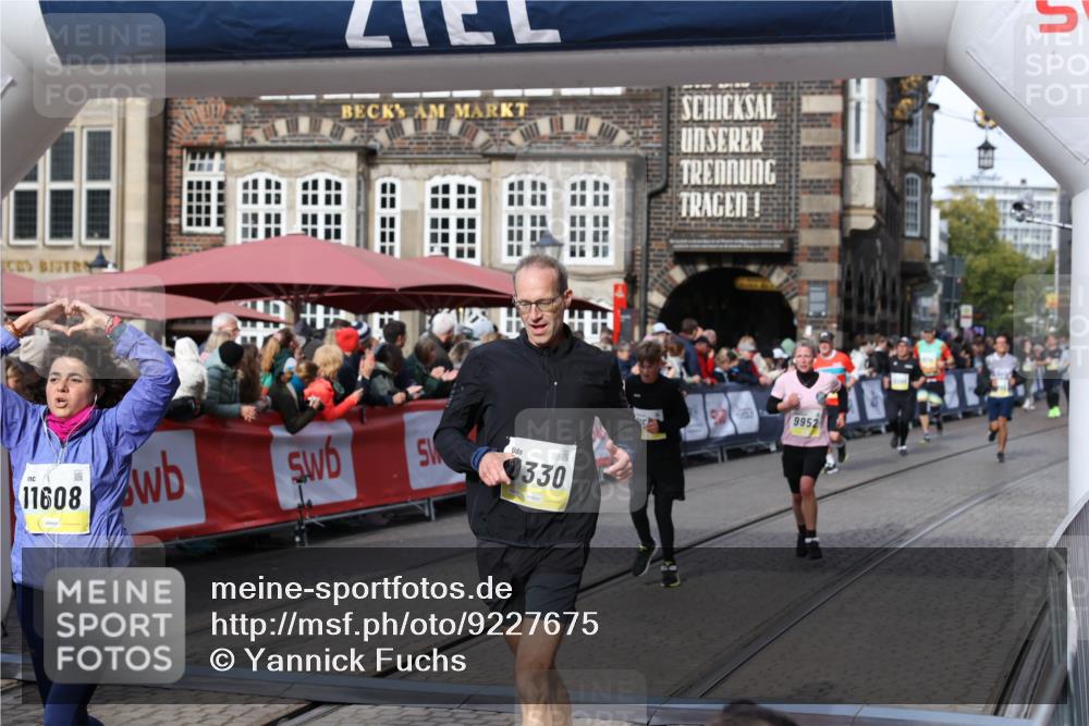 05.10.2025 - 20. swb-Marathon Bremen Yannick Fuchs http://msf.ph/oto/9227675 05.10.2025 10:58:19 Ziel 9330, 9576, 9582, 9634, 9952, 10127, 10377, 10395, 10398, 10459, 10620, 11058, 11562, 11608 meine-sportfotos.de