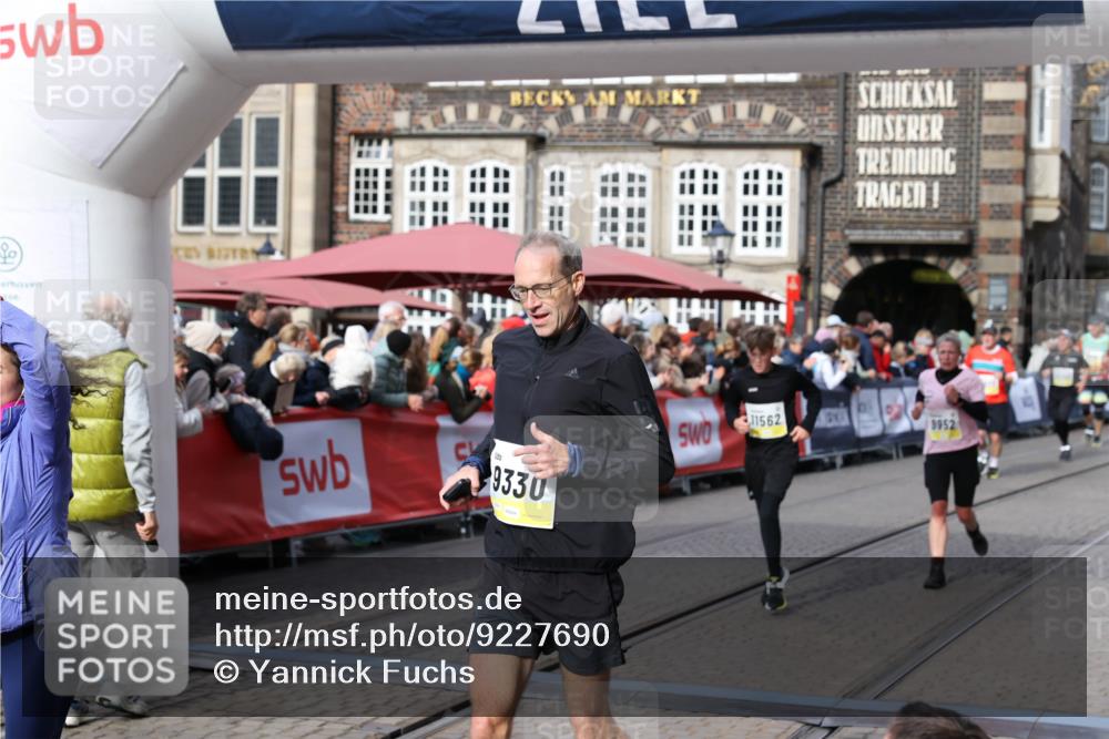 05.10.2025 - 20. swb-Marathon Bremen Yannick Fuchs http://msf.ph/oto/9227690 05.10.2025 10:58:19 Ziel 9330, 9576, 9582, 9634, 9952, 10127, 10377, 10395, 10398, 10459, 10620, 11058, 11562, 11608 meine-sportfotos.de