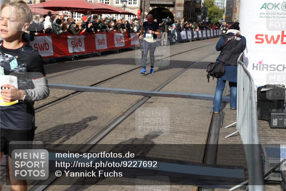 05.10.2025 - 20. swb-Marathon Bremen Yannick Fuchs http://msf.ph/oto/9227692 05.10.2025 11:01:25 Ziel 9182, 9613, 9925, 10544, 10762, 10914, 11337, 11338, 11597, 11680, 11688 meine-sportfotos.de