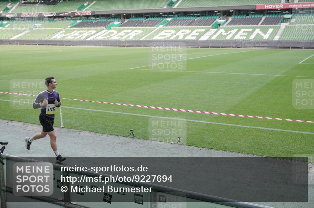 05.10.2025 - 20. swb-Marathon Bremen Michael Burmester http://msf.ph/oto/9227694 05.10.2025 10:24:39 Laufen im Stadion 8187, 9253, 9364, 9524, 9700, 10208, 10229, 10375, 10592, 10691, 10744, 10838, 10880, 10910, 11217, 11304, 11476, 11640, 11701, 11725, 9213, 9262, 10276, 11086, 11114, 11418, 11474, 11567, 11710 meine-sportfotos.de