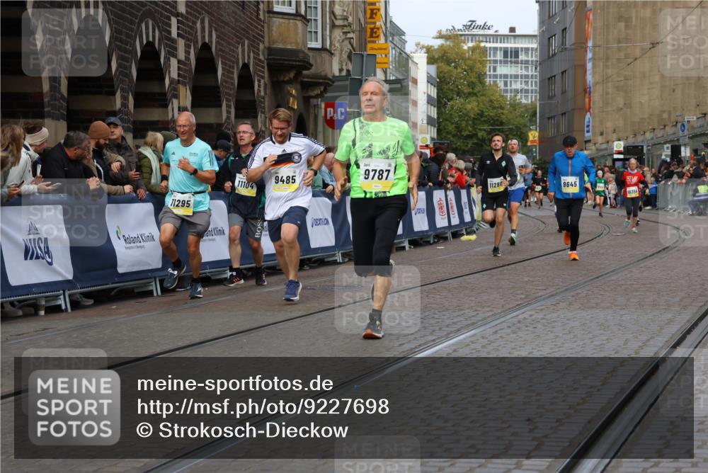 05.10.2025 - 20. swb-Marathon Bremen Strokosch-Dieckow http://msf.ph/oto/9227698 05.10.2025 10:50:07 Ziel 9485, 9579, 9645, 9689, 9787, 10246, 10356, 10400, 11104, 11208, 11288, 11295, 11621 meine-sportfotos.de