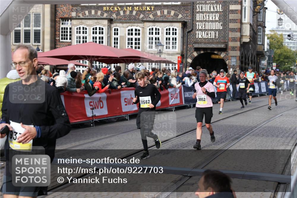 05.10.2025 - 20. swb-Marathon Bremen Yannick Fuchs http://msf.ph/oto/9227703 05.10.2025 10:58:20 Ziel 9330, 9634, 9952, 10377, 10398, 10459, 10620, 11562, 11608 meine-sportfotos.de