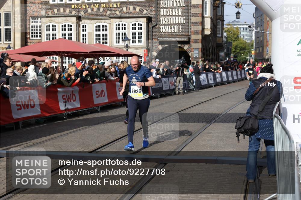 05.10.2025 - 20. swb-Marathon Bremen Yannick Fuchs http://msf.ph/oto/9227708 05.10.2025 11:01:26 Ziel 9182, 9613, 9925, 10544, 10762, 10914, 11337, 11338, 11597, 11680, 11688 meine-sportfotos.de