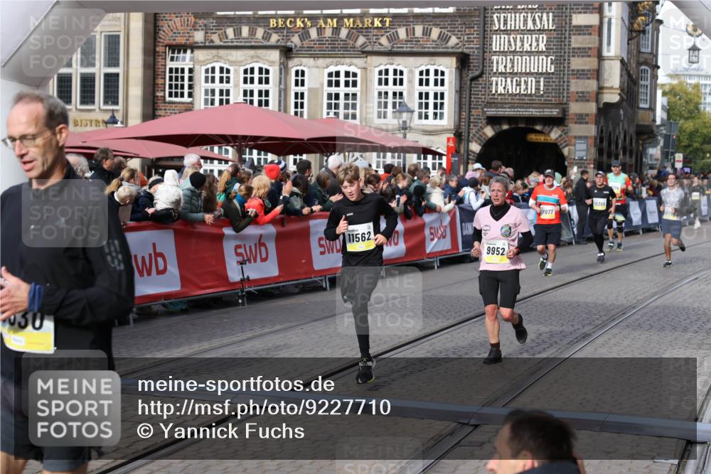 05.10.2025 - 20. swb-Marathon Bremen Yannick Fuchs http://msf.ph/oto/9227710 05.10.2025 10:58:20 Ziel 9330, 9634, 9952, 10377, 10398, 10459, 10620, 11562, 11608 meine-sportfotos.de