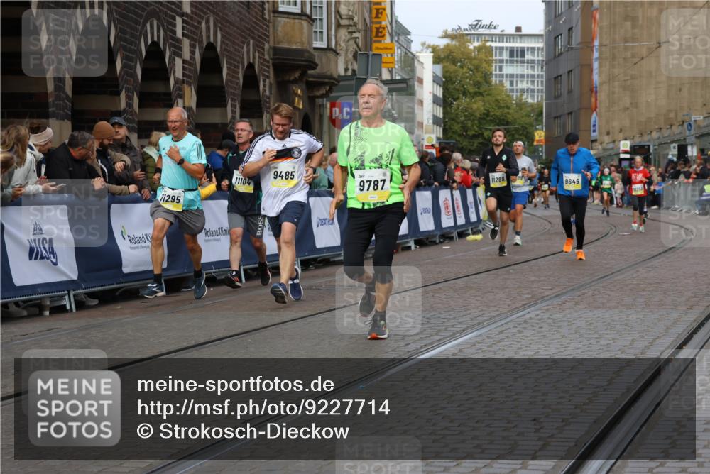 05.10.2025 - 20. swb-Marathon Bremen Strokosch-Dieckow http://msf.ph/oto/9227714 05.10.2025 10:50:07 Ziel 9485, 9579, 9645, 9689, 9787, 10246, 10356, 10400, 11104, 11208, 11288, 11295, 11621 meine-sportfotos.de