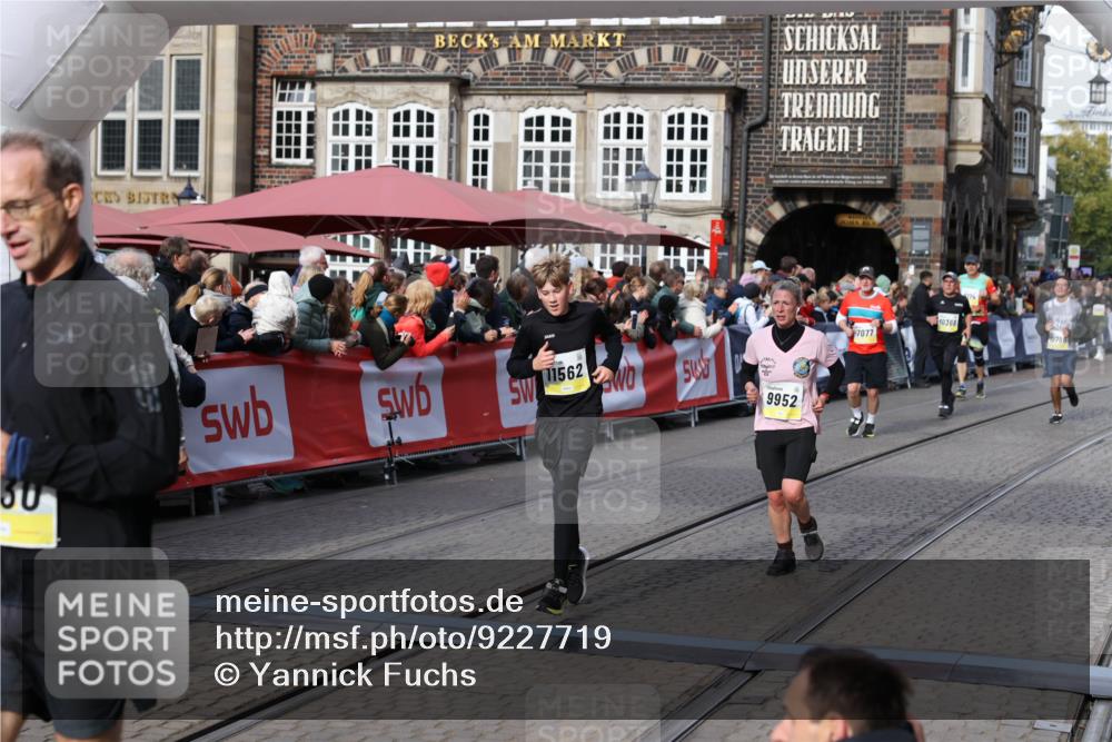 05.10.2025 - 20. swb-Marathon Bremen Yannick Fuchs http://msf.ph/oto/9227719 05.10.2025 10:58:20 Ziel 9330, 9634, 9952, 10377, 10398, 10459, 10620, 11562, 11608 meine-sportfotos.de