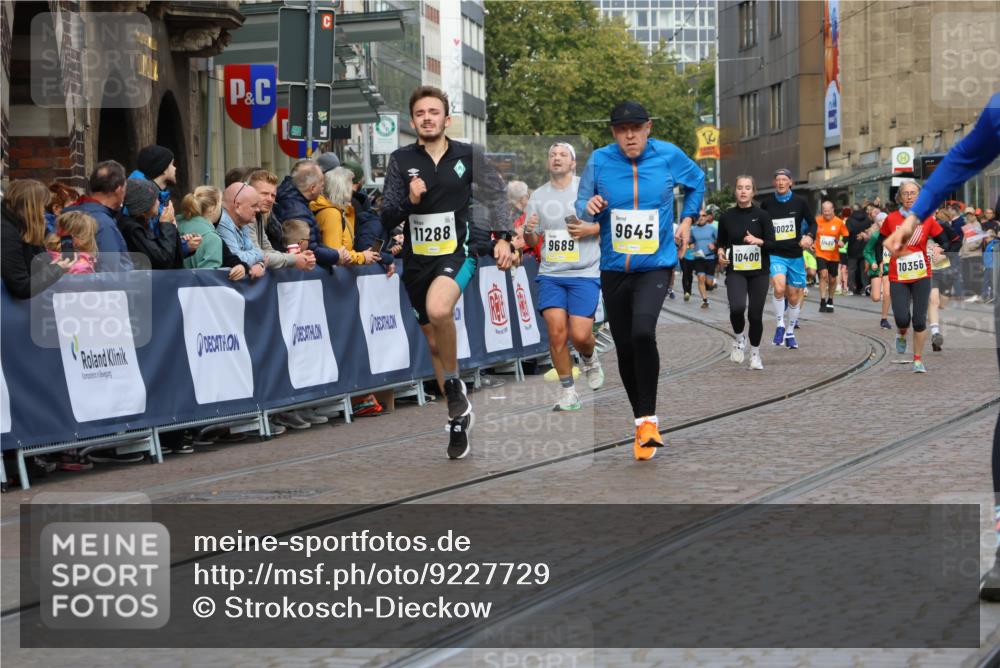 05.10.2025 - 20. swb-Marathon Bremen Strokosch-Dieckow http://msf.ph/oto/9227729 05.10.2025 10:50:08 Ziel 9485, 9579, 9645, 9689, 9787, 10022, 10246, 10356, 10400, 11104, 11208, 11288, 11295, 11621 meine-sportfotos.de
