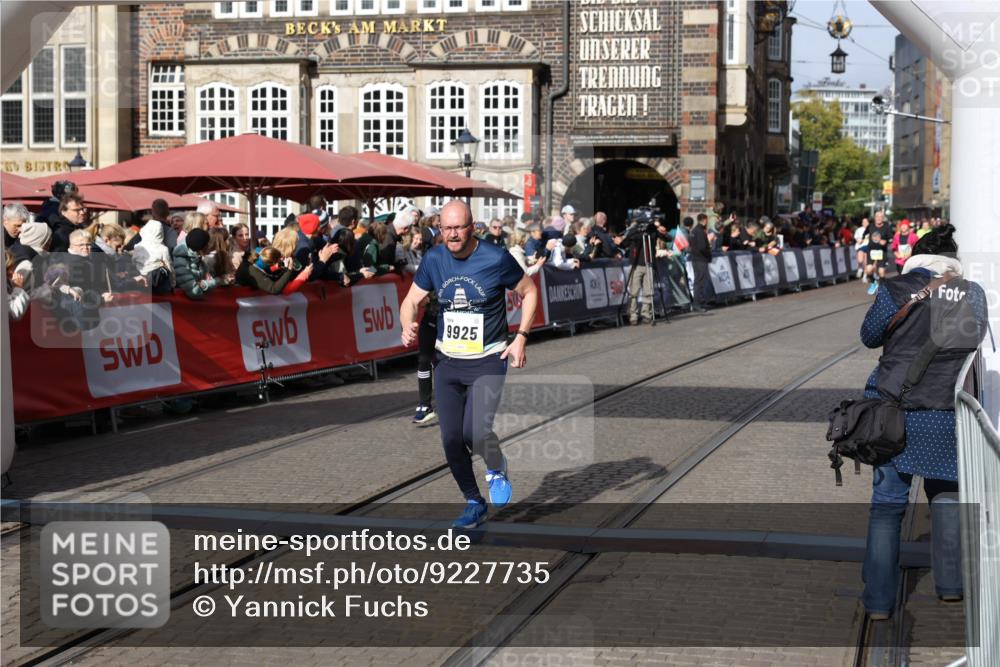 05.10.2025 - 20. swb-Marathon Bremen Yannick Fuchs http://msf.ph/oto/9227735 05.10.2025 11:01:26 Ziel 9182, 9613, 9925, 10544, 10762, 10914, 11337, 11338, 11597, 11680, 11688 meine-sportfotos.de