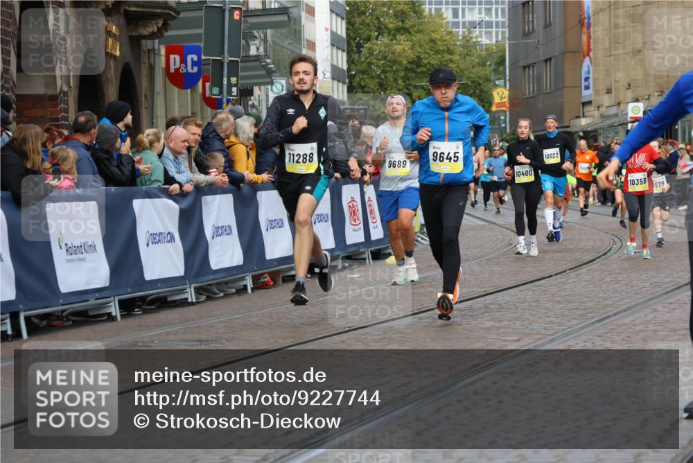 05.10.2025 - 20. swb-Marathon Bremen Strokosch-Dieckow http://msf.ph/oto/9227744 05.10.2025 10:50:08 Ziel 9485, 9579, 9645, 9689, 9787, 10022, 10246, 10356, 10400, 11104, 11208, 11288, 11295, 11621 meine-sportfotos.de