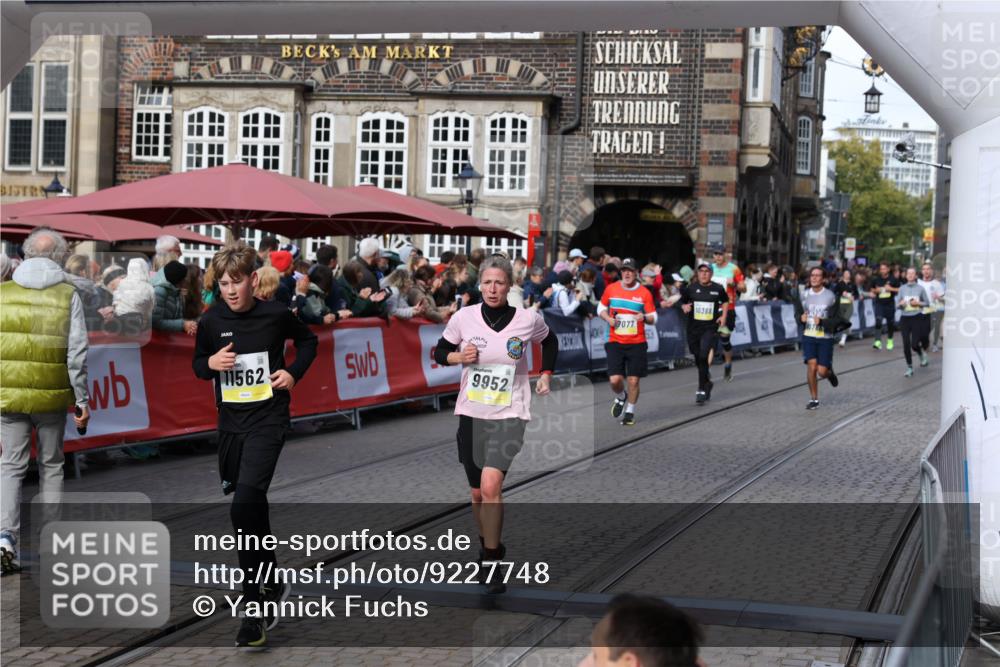 05.10.2025 - 20. swb-Marathon Bremen Yannick Fuchs http://msf.ph/oto/9227748 05.10.2025 10:58:21 Ziel 7077, 9330, 9634, 9952, 10377, 10398, 10620, 11562, 11608 meine-sportfotos.de