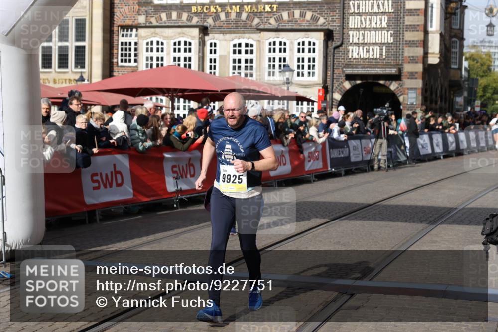 05.10.2025 - 20. swb-Marathon Bremen Yannick Fuchs http://msf.ph/oto/9227751 05.10.2025 11:01:27 Ziel 9613, 9925, 10544, 10762, 11597, 11680, 11688 meine-sportfotos.de