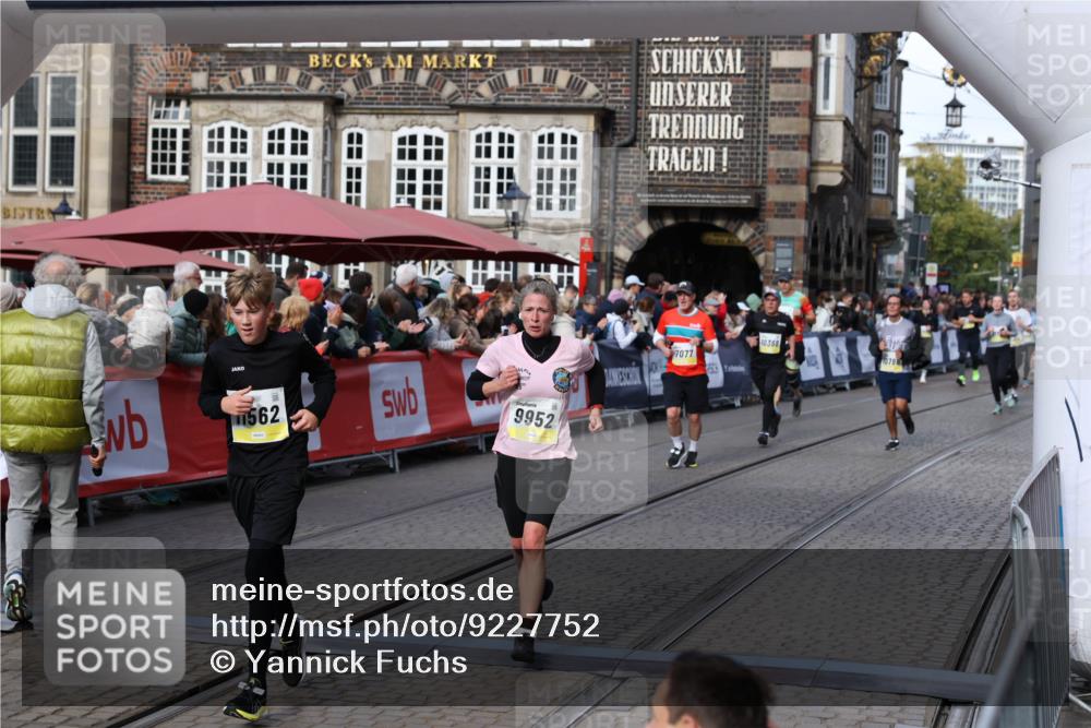 05.10.2025 - 20. swb-Marathon Bremen Yannick Fuchs http://msf.ph/oto/9227752 05.10.2025 10:58:21 Ziel 7077, 9330, 9634, 9952, 10377, 10398, 10620, 11562, 11608 meine-sportfotos.de