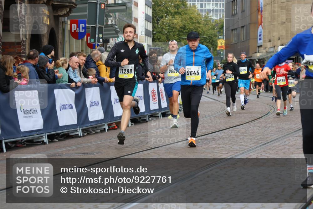 05.10.2025 - 20. swb-Marathon Bremen Strokosch-Dieckow http://msf.ph/oto/9227761 05.10.2025 10:50:08 Ziel 9485, 9579, 9645, 9689, 9787, 10022, 10246, 10356, 10400, 11104, 11208, 11288, 11295, 11621 meine-sportfotos.de