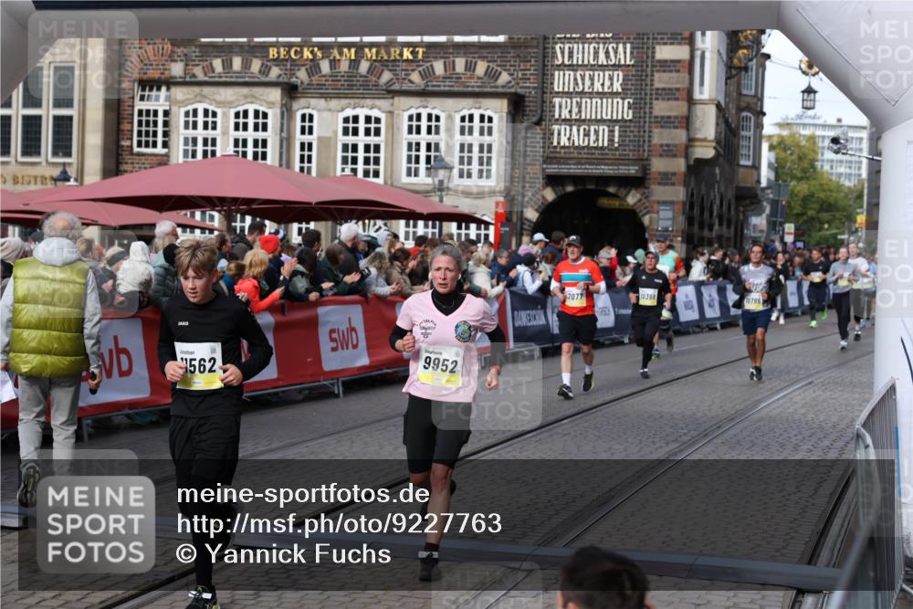 05.10.2025 - 20. swb-Marathon Bremen Yannick Fuchs http://msf.ph/oto/9227763 05.10.2025 10:58:21 Ziel 7077, 9330, 9634, 9952, 10377, 10398, 10620, 11562, 11608 meine-sportfotos.de