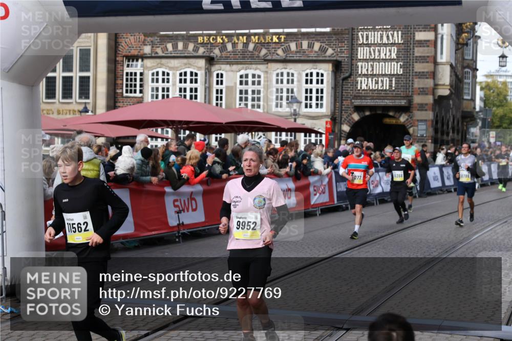 05.10.2025 - 20. swb-Marathon Bremen Yannick Fuchs http://msf.ph/oto/9227769 05.10.2025 10:58:21 Ziel 7077, 9330, 9634, 9952, 10377, 10398, 10620, 11562, 11608 meine-sportfotos.de