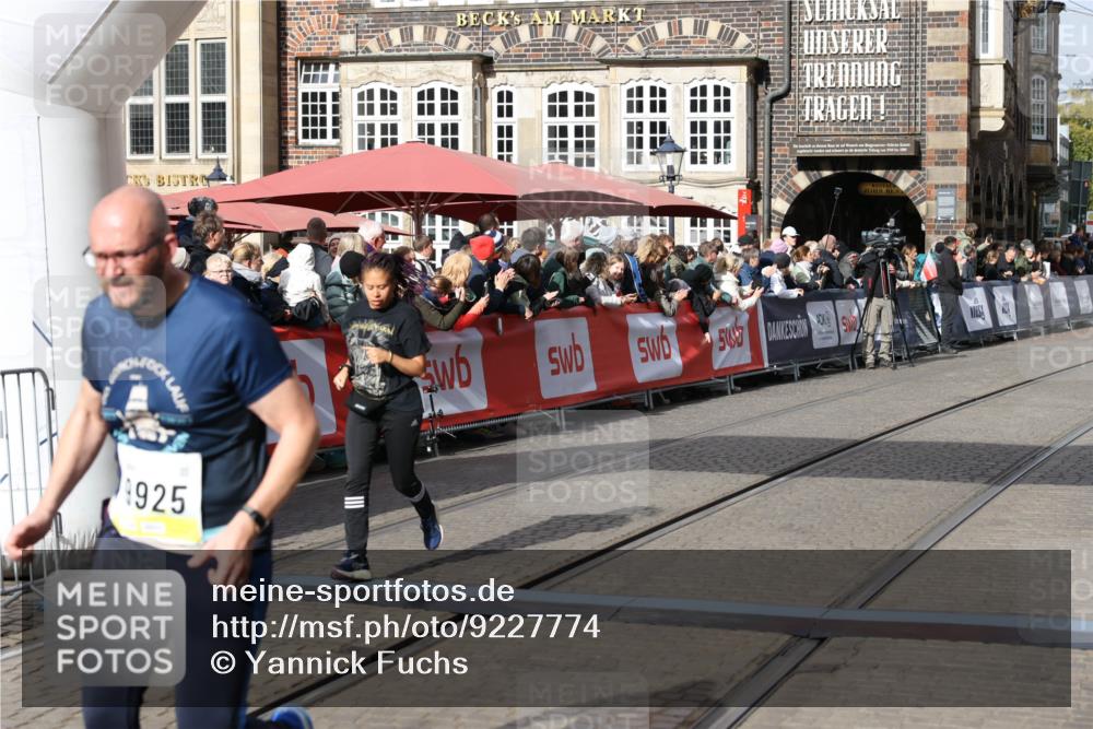05.10.2025 - 20. swb-Marathon Bremen Yannick Fuchs http://msf.ph/oto/9227774 05.10.2025 11:01:27 Ziel 9613, 9925, 10544, 10762, 11597, 11680, 11688 meine-sportfotos.de