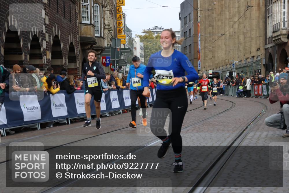 05.10.2025 - 20. swb-Marathon Bremen Strokosch-Dieckow http://msf.ph/oto/9227777 05.10.2025 10:50:09 Ziel 9485, 9579, 9645, 9689, 9787, 10022, 10246, 10356, 10400, 11104, 11208, 11288, 11295 meine-sportfotos.de