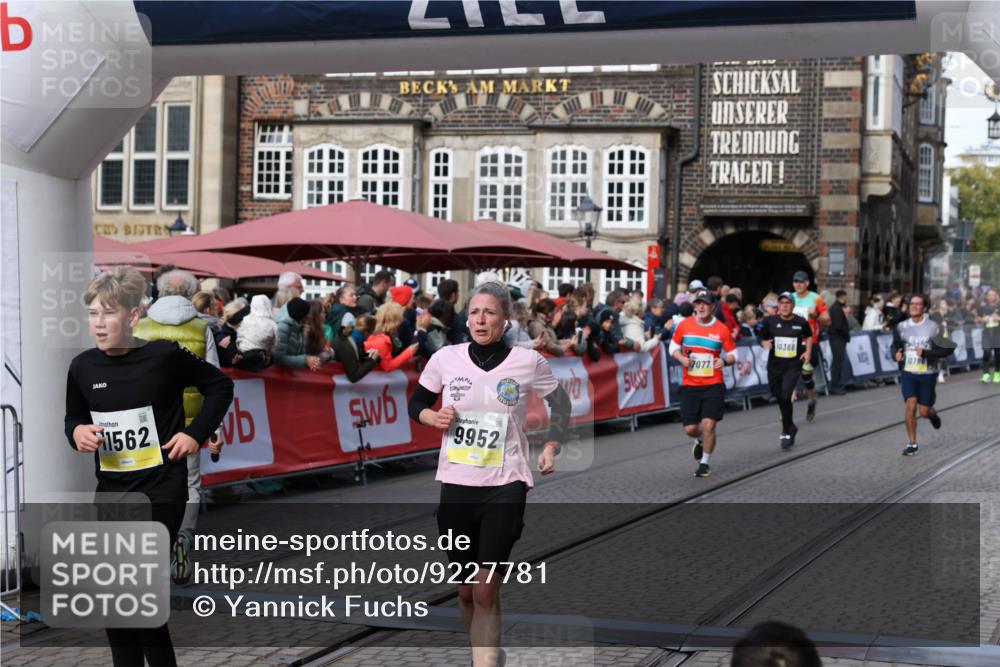 05.10.2025 - 20. swb-Marathon Bremen Yannick Fuchs http://msf.ph/oto/9227781 05.10.2025 10:58:21 Ziel 7077, 9330, 9634, 9952, 10377, 10398, 10620, 11562, 11608 meine-sportfotos.de