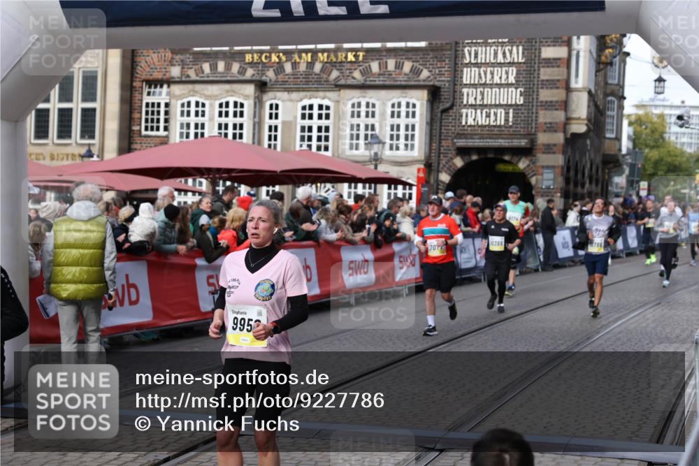 05.10.2025 - 20. swb-Marathon Bremen Yannick Fuchs http://msf.ph/oto/9227786 05.10.2025 10:58:22 Ziel 7077, 9330, 9634, 9952, 10368, 10377, 10398, 10620, 10786, 11049, 11562, 11608 meine-sportfotos.de
