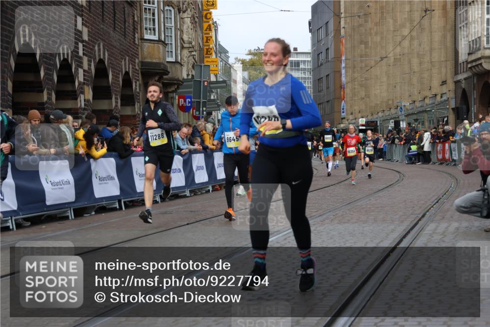 05.10.2025 - 20. swb-Marathon Bremen Strokosch-Dieckow http://msf.ph/oto/9227794 05.10.2025 10:50:09 Ziel 9485, 9579, 9645, 9689, 9787, 10022, 10246, 10356, 10400, 11104, 11208, 11288, 11295 meine-sportfotos.de