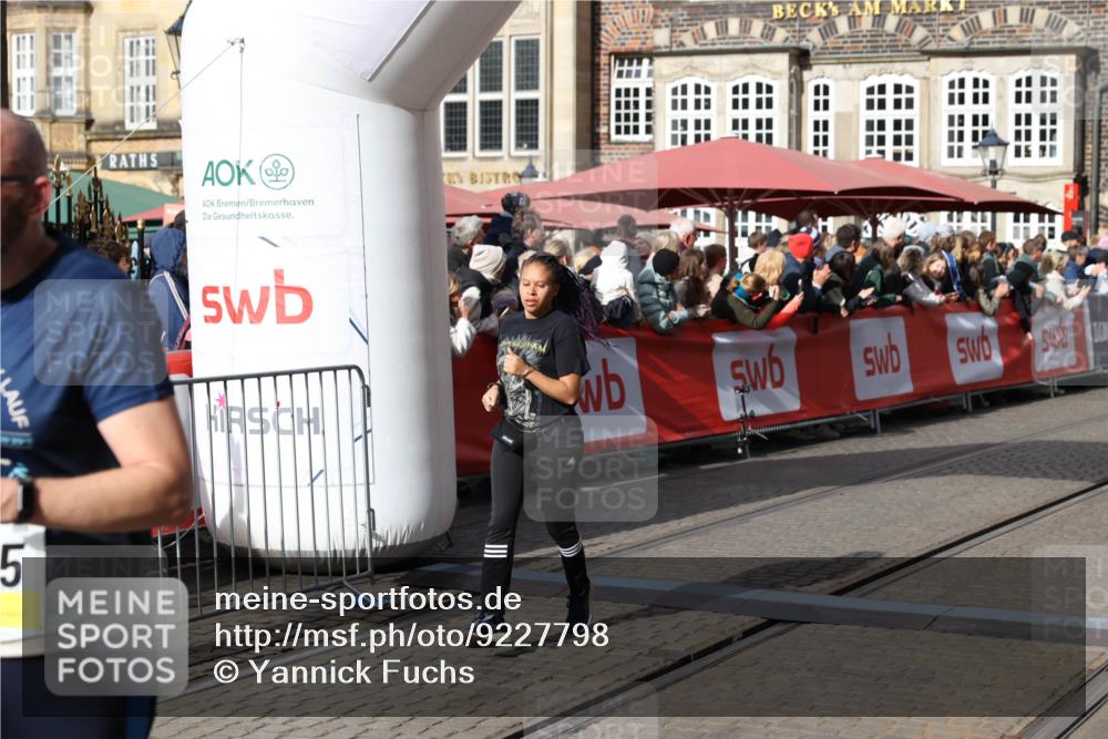 05.10.2025 - 20. swb-Marathon Bremen Yannick Fuchs http://msf.ph/oto/9227798 05.10.2025 11:01:28 Ziel 9613, 9925, 10544, 10762, 11680, 11688 meine-sportfotos.de