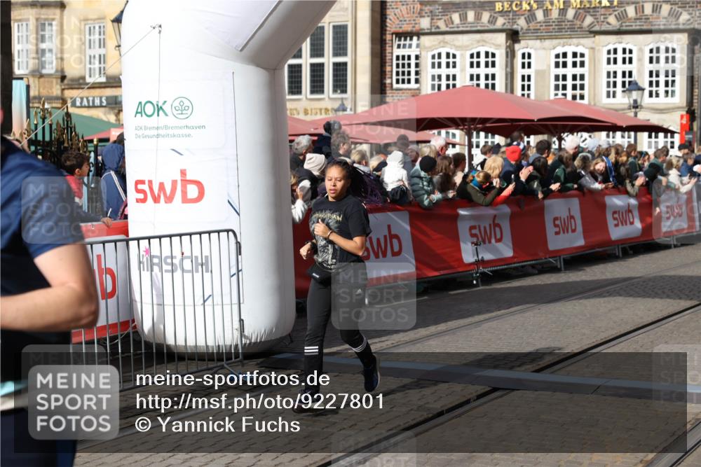 05.10.2025 - 20. swb-Marathon Bremen Yannick Fuchs http://msf.ph/oto/9227801 05.10.2025 11:01:28 Ziel 9613, 9925, 10544, 10762, 11680, 11688 meine-sportfotos.de