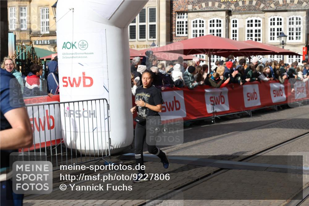 05.10.2025 - 20. swb-Marathon Bremen Yannick Fuchs http://msf.ph/oto/9227806 05.10.2025 11:01:28 Ziel 9613, 9925, 10544, 10762, 11680, 11688 meine-sportfotos.de