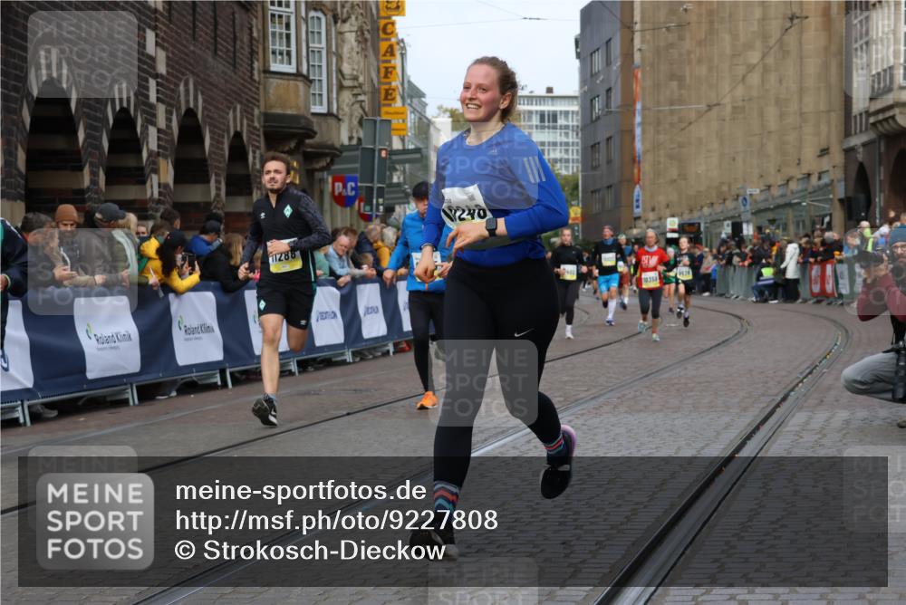 05.10.2025 - 20. swb-Marathon Bremen Strokosch-Dieckow http://msf.ph/oto/9227808 05.10.2025 10:50:09 Ziel 9485, 9579, 9645, 9689, 9787, 10022, 10246, 10356, 10400, 11104, 11208, 11288, 11295 meine-sportfotos.de