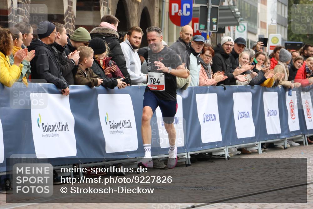 05.10.2025 - 20. swb-Marathon Bremen Strokosch-Dieckow http://msf.ph/oto/9227826 05.10.2025 12:25:18 Ziel 784 meine-sportfotos.de