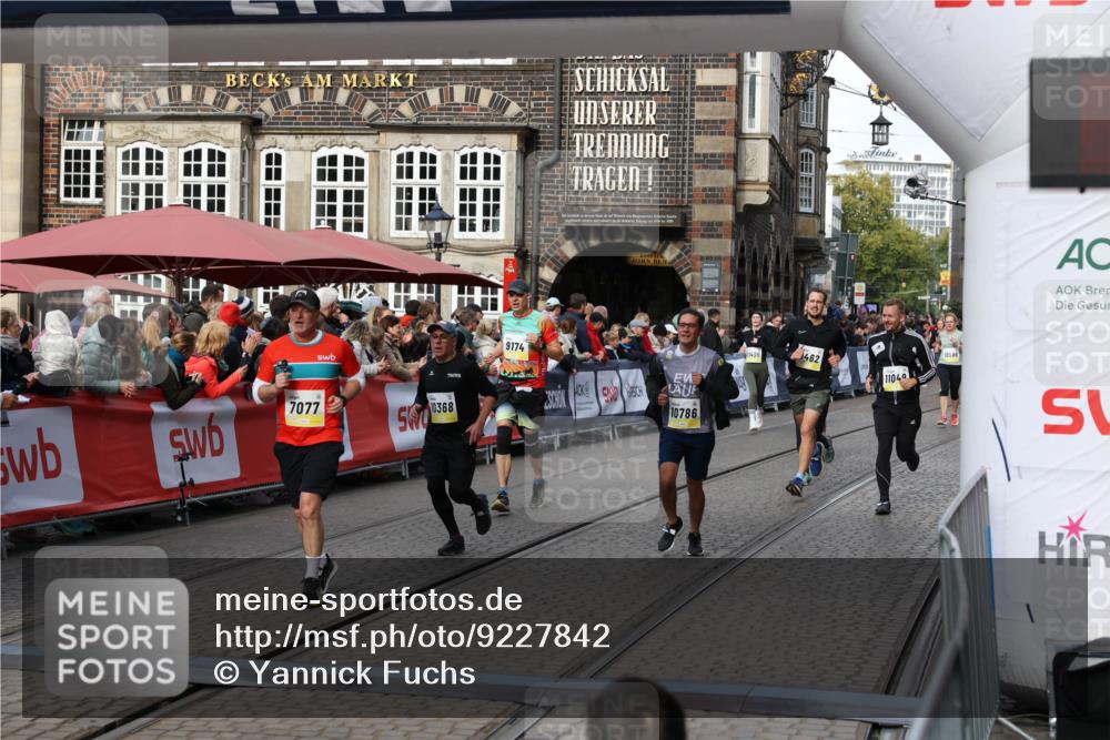 05.10.2025 - 20. swb-Marathon Bremen Yannick Fuchs http://msf.ph/oto/9227842 05.10.2025 10:58:23 Ziel 7077, 9174, 9330, 9462, 9952, 10368, 10398, 10786, 11049, 11562, 11608 meine-sportfotos.de