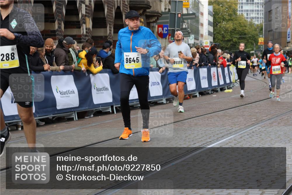 05.10.2025 - 20. swb-Marathon Bremen Strokosch-Dieckow http://msf.ph/oto/9227850 05.10.2025 10:50:10 Ziel 9485, 9579, 9645, 9689, 9787, 10022, 10246, 10356, 10400, 10443, 11104, 11208, 11288, 11295 meine-sportfotos.de