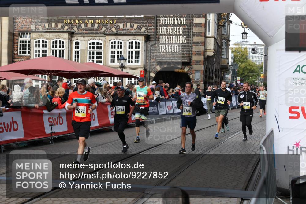 05.10.2025 - 20. swb-Marathon Bremen Yannick Fuchs http://msf.ph/oto/9227852 05.10.2025 10:58:24 Ziel 7077, 9174, 9330, 9462, 9952, 10368, 10398, 10786, 11049, 11562, 11608, 11724 meine-sportfotos.de