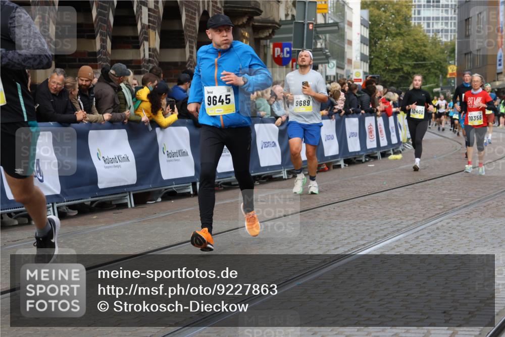 05.10.2025 - 20. swb-Marathon Bremen Strokosch-Dieckow http://msf.ph/oto/9227863 05.10.2025 10:50:10 Ziel 9485, 9579, 9645, 9689, 9787, 10022, 10246, 10356, 10400, 10443, 11104, 11208, 11288, 11295 meine-sportfotos.de