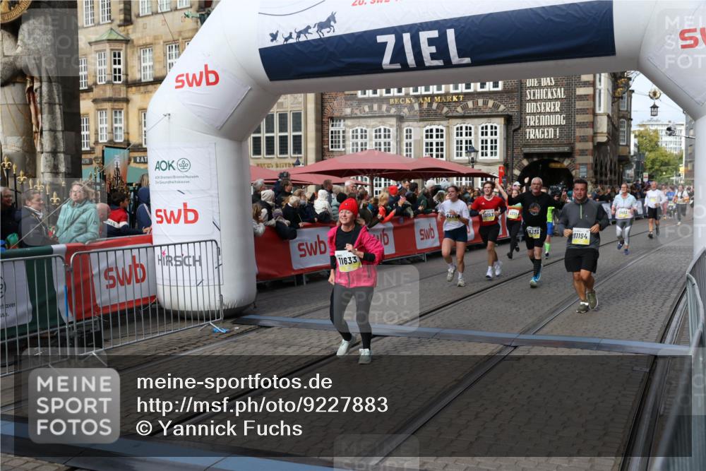 05.10.2025 - 20. swb-Marathon Bremen Yannick Fuchs http://msf.ph/oto/9227883 05.10.2025 11:01:35 Ziel 7908, 9286, 9371, 10157, 10336, 11194, 11633 meine-sportfotos.de