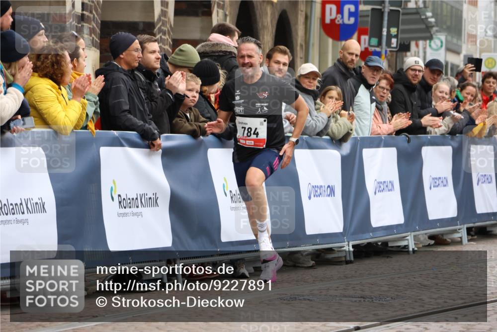 05.10.2025 - 20. swb-Marathon Bremen Strokosch-Dieckow http://msf.ph/oto/9227891 05.10.2025 12:25:19 Ziel 784 meine-sportfotos.de